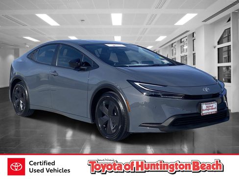 Certified 2025 Toyota Prius LE image 1