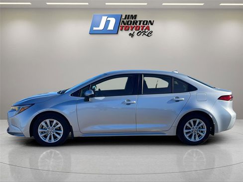 Used 2025 Toyota Corolla image 8