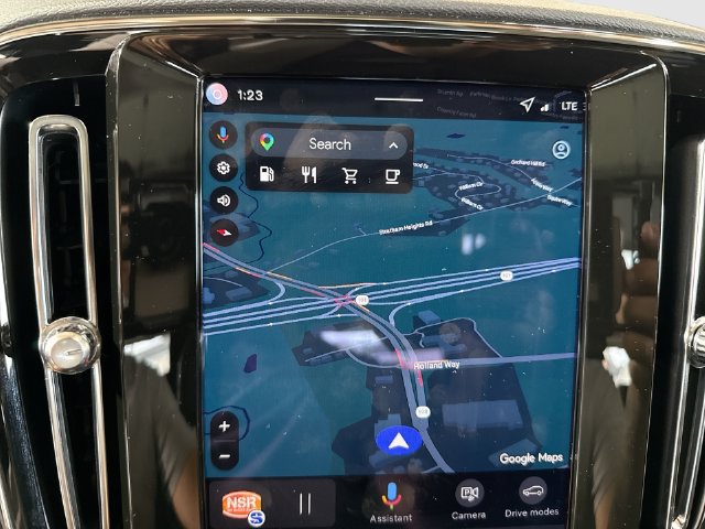 Certified 2023 Volvo XC40 B5 Plus w/ Driver Assist Package AWD/4WD image 22