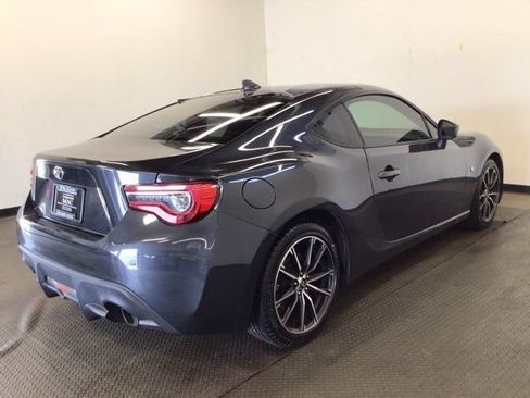 Used 2017 Toyota 86 RWD image 6