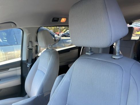 Used 2018 Honda Odyssey EX image 3