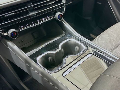 Used 2024 Chevrolet Traverse LT w/ Enhanced Driving Package image 17