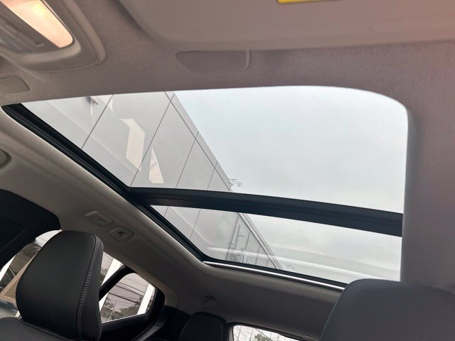 Certified 2025 Volvo XC40 B5 Core AWD/4WD image 29