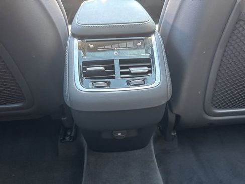 Certified 2025 Volvo XC90 B6 Plus AWD/4WD image 17