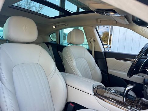Used 2019 Maserati Levante S GranLusso image 28