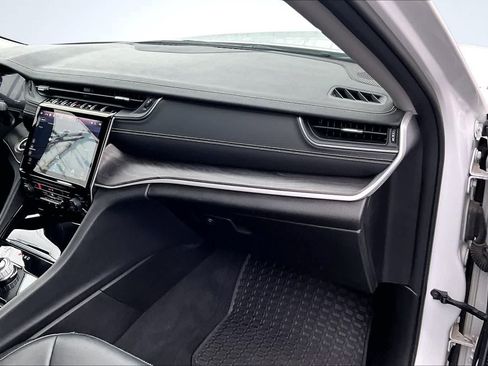 Used 2023 Jeep Grand Cherokee L Limited w/ Black Appearance Package image 23