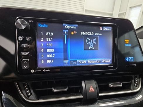 Used 2018 Toyota C-HR XLE FWD image 14