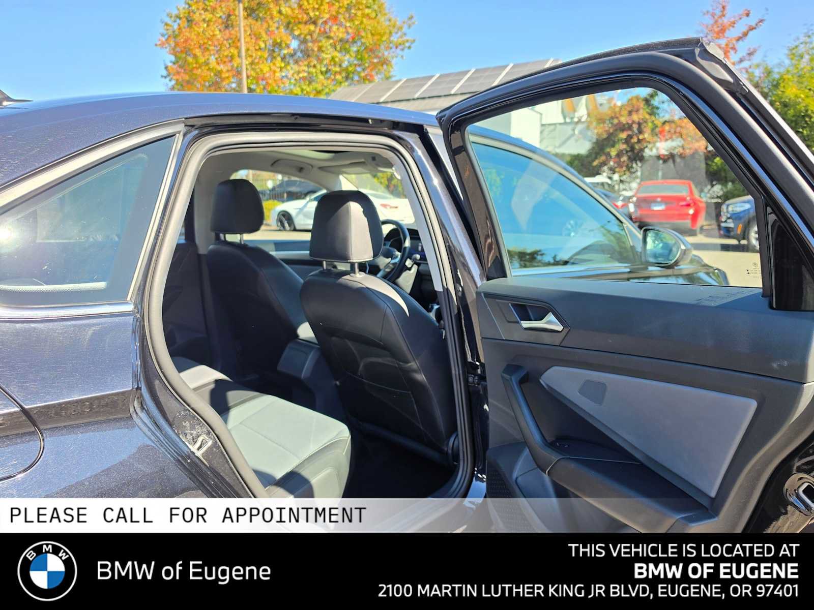 Used 2025 Volkswagen Jetta SE FWD image 14
