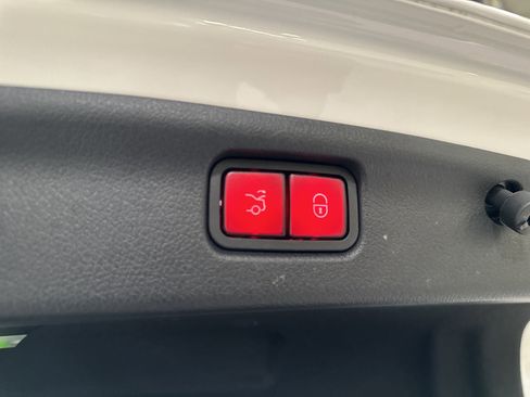 Certified 2023 Mercedes-Benz C 300 4MATIC Sedan image 17