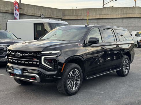 Used 2025 Chevrolet Suburban Z71 AWD/4WD image 1