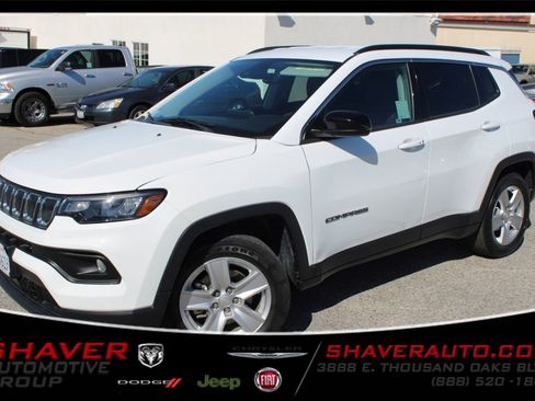Used 2022 Jeep Compass Latitude image 1