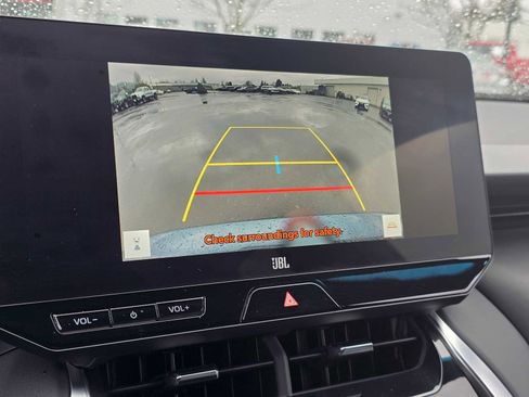 Certified 2024 Toyota Venza XLE image 32