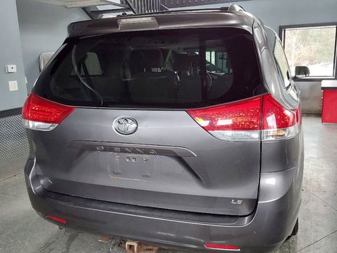 Used 2011 Toyota Sienna LE FWD image 10