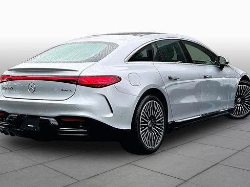 Used 2022 Mercedes-Benz EQS 580 4MATIC Sedan image 12