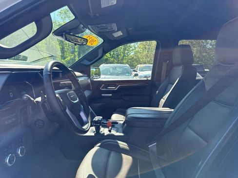 Used 2023 GMC Sierra 1500 Denali w/ Technology Package AWD/4WD image 9