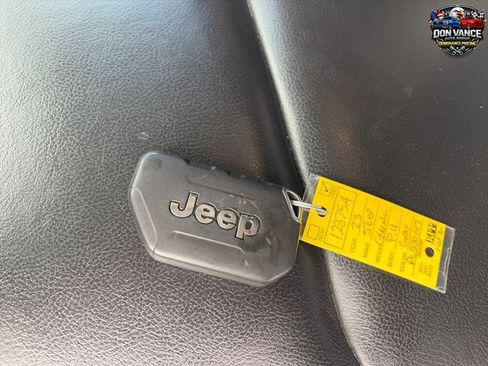 Used 2023 Jeep Gladiator Rubicon w/ Cold Weather Group AWD/4WD image 28