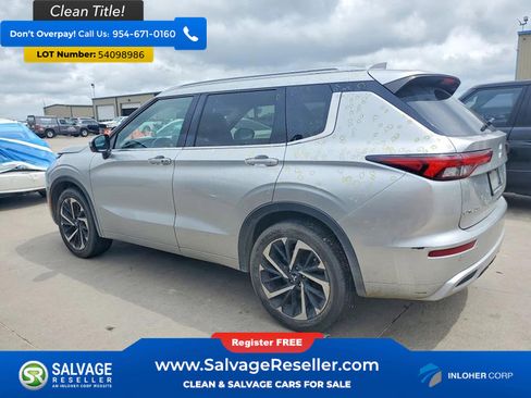 Used 2023 Mitsubishi Outlander SEL FWD image 3