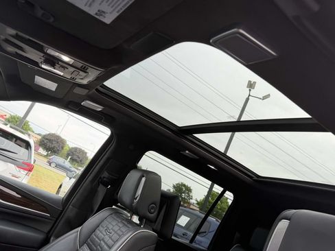 Used 2023 Cadillac Escalade ESV Sport Platinum AWD/4WD image 17