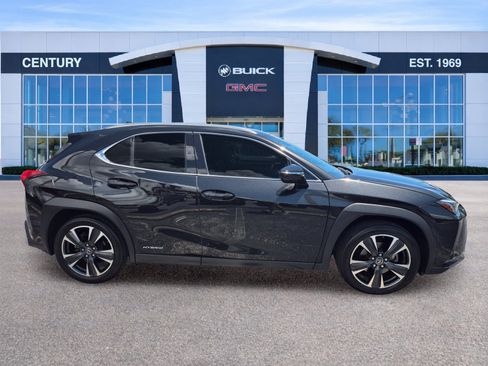 Used 2021 Lexus UX 250h w/ Accessory Package (Z1) AWD/4WD image 2
