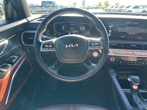 Used 2023 Kia Telluride EX w/ EX Captain's Chair Package image 13