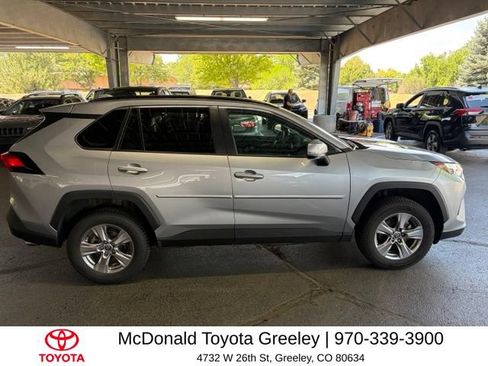 Used 2022 Toyota RAV4 XLE w/ Carpet Mat Package (TMS) AWD/4WD image 11
