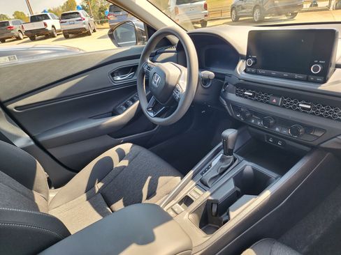Used 2025 Honda Accord SE image 15