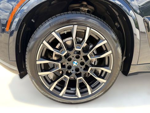 Used 2024 BMW X5 xDrive40i w/ M Sport Package AWD/4WD image 12