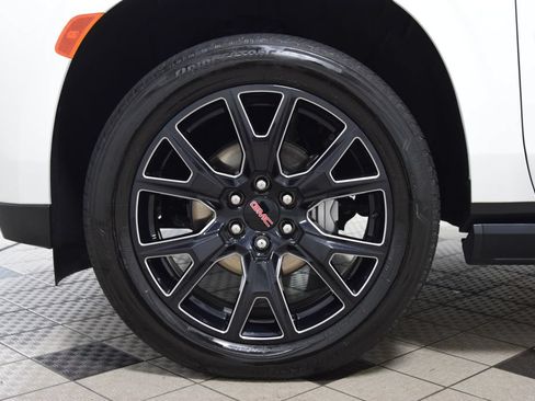Used 2024 GMC Yukon XL Denali AWD/4WD image 30