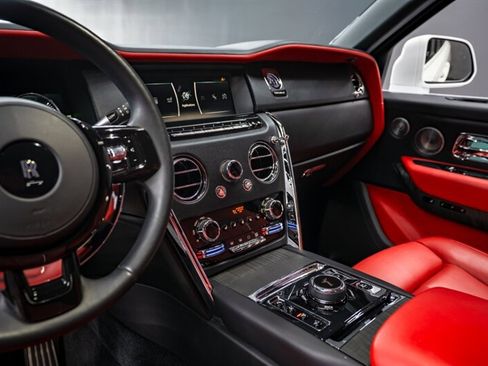 Used 2020 Rolls-Royce Cullinan image 21