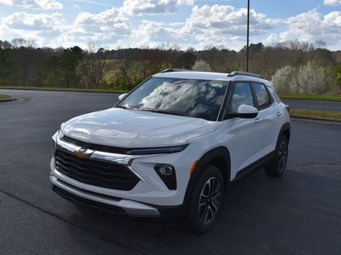 New 2026 Chevrolet TrailBlazer LT w/ Convenience Package FWD image 2