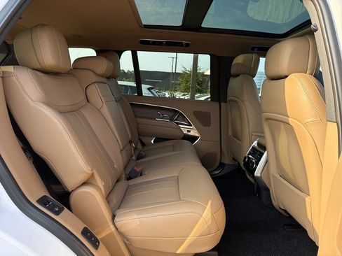 Used 2024 Land Rover Range Rover Long Wheelbase SE AWD/4WD image 14