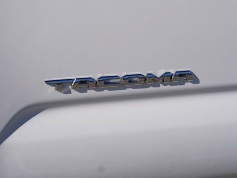 Used 2023 Toyota Tacoma TRD Off-Road image 9