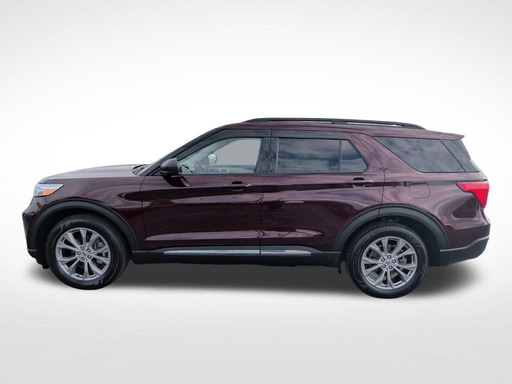 Certified 2022 Ford Explorer XLT w/ Equipment Group 202A AWD/4WD image 13