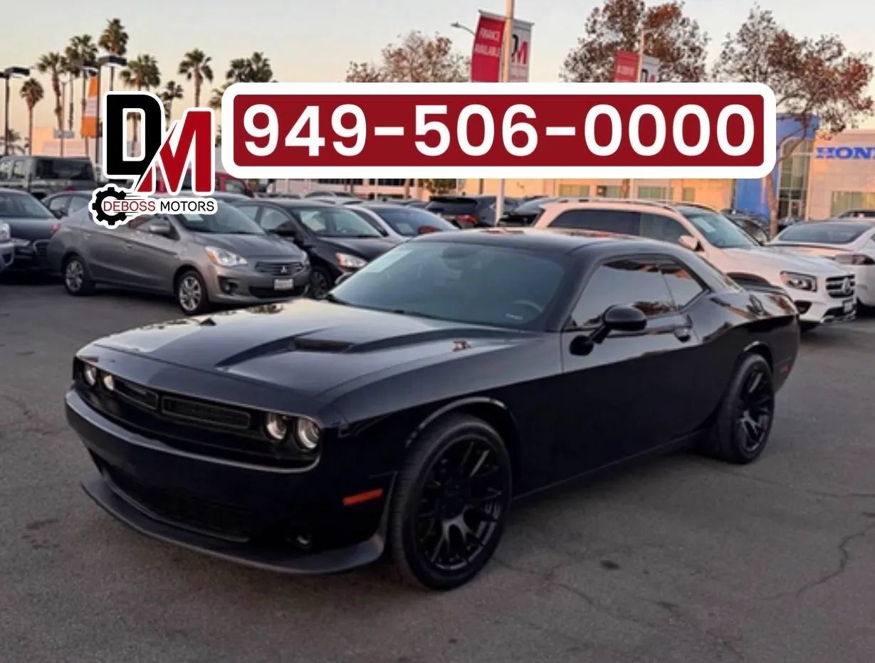 Used 2018 Dodge Challenger SXT RWD image 1