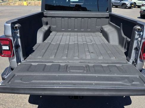 Used 2020 Jeep Gladiator Overland image 9