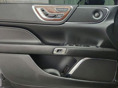 Used 2018 Lincoln Continental Reserve image 21