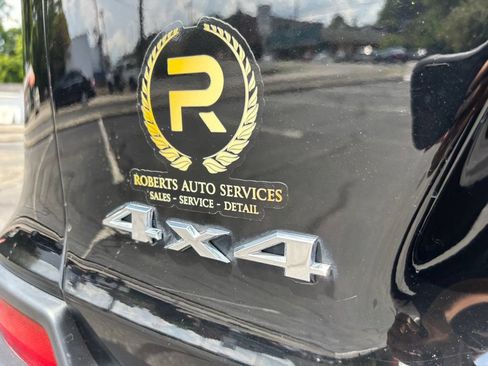 Used 2019 Jeep Cherokee Latitude Plus w/ Cold Weather Group AWD/4WD image 29