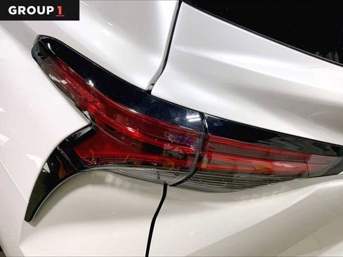 Used 2023 Toyota Sienna XSE image 28