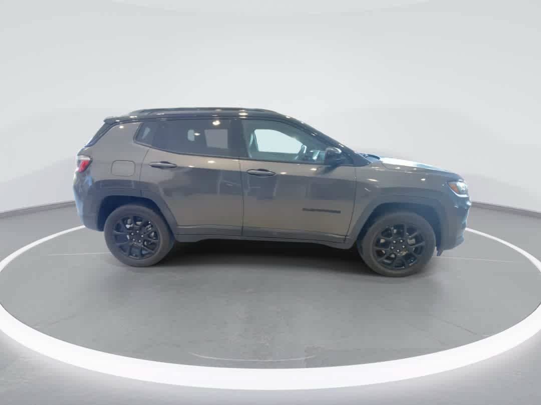 Used 2022 Jeep Compass Latitude AWD/4WD image 9