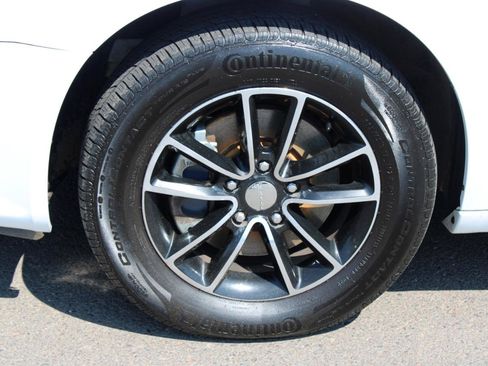 Used 2016 Dodge Grand Caravan SXT FWD image 18