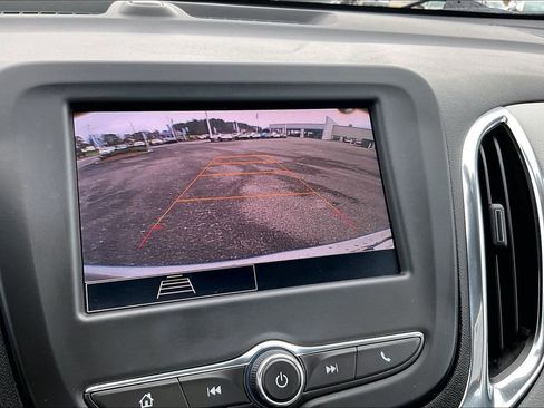 Used 2023 Chevrolet Equinox LS image 20