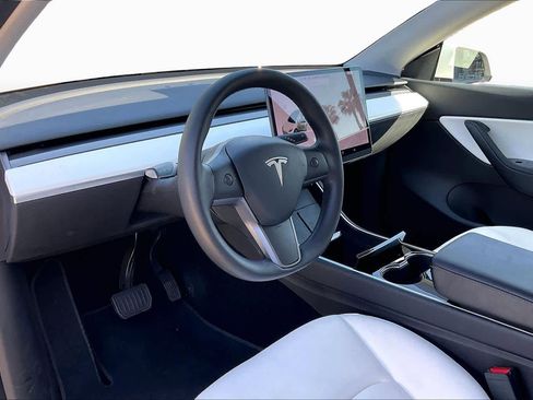 Used 2021 Tesla Model Y Long Range image 18
