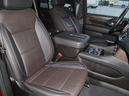 Used 2024 Chevrolet Tahoe High Country AWD/4WD image 23