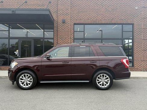 Used 2020 Ford Expedition XLT w/ Equipment Group 202A AWD/4WD image 4