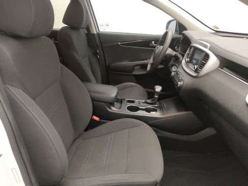 Used 2020 Kia Sorento LX image 21