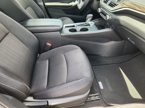 Used 2025 Nissan Altima 2.5 SV FWD image 14