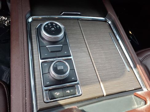 Used 2024 Ford Expedition Limited image 16