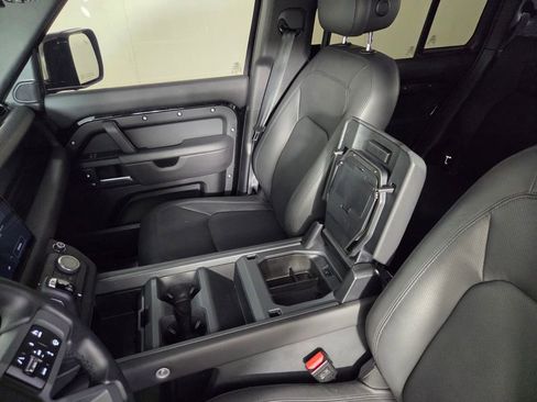 Used 2025 Land Rover Defender 130 X-Dynamic SE image 22