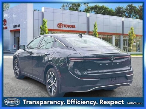 Used 2023 Toyota Crown AWD/4WD image 8