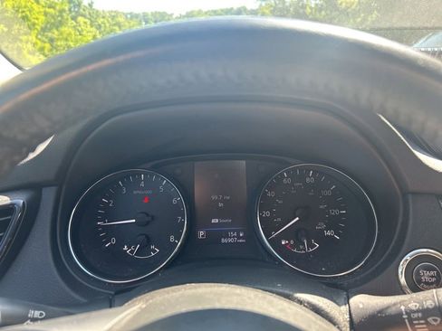 Used 2018 Nissan Rogue SV AWD/4WD image 14